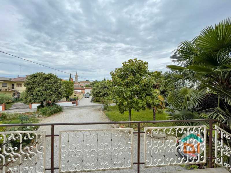 villa bifamiliare in vendita a san pier d`isonzo via aquileia