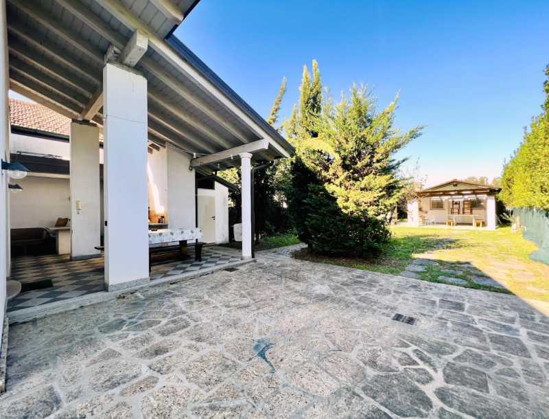 villa bifamiliare in vendita a pietrasanta via quarto 55045