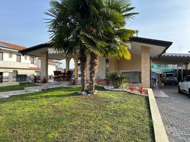 villa bifamiliare in vendita a salzano via roma