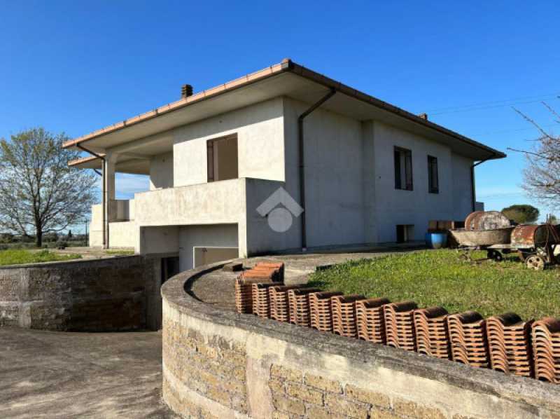 villa in vendita ad aprilia via apriliana