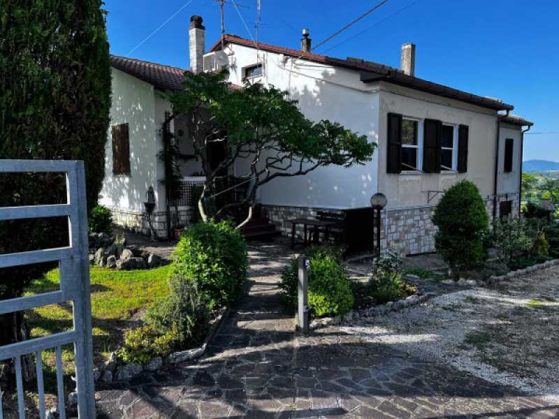villa in vendita a sassoferrato localitã  baruccio