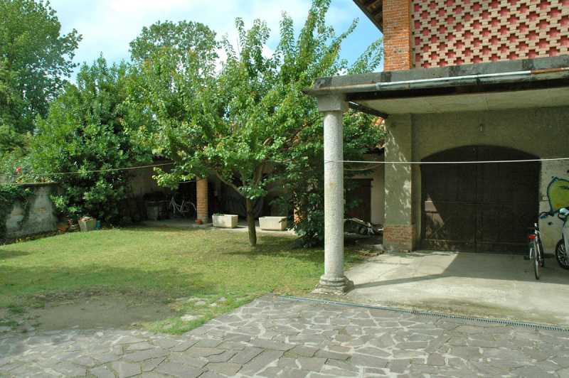 villa bifamiliare in vendita a villanterio via roma 27