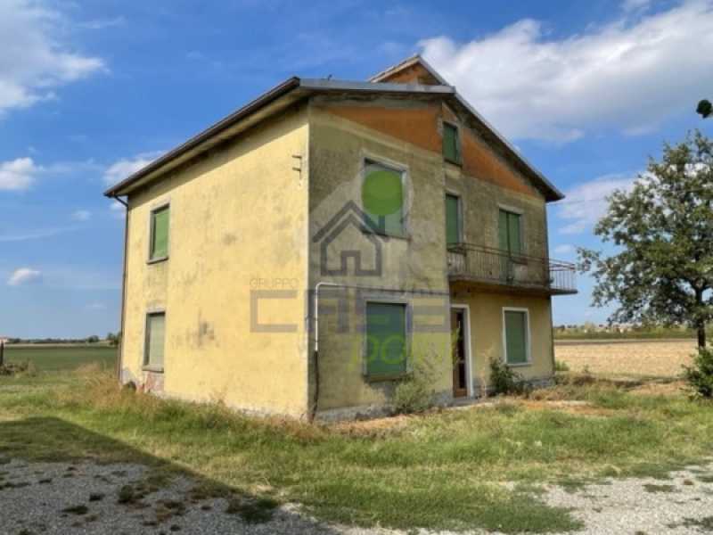 casa indipendente in vendita a villanova sull`arda via roma