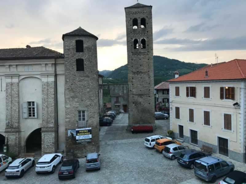 casa indipendente in vendita a monastero bormida piazza castello