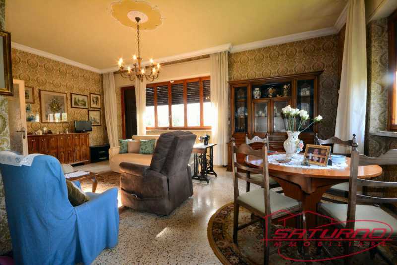 villa bifamiliare in vendita a lucca via pisana 852