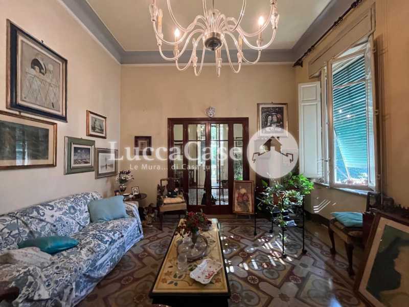 villa singola in vendita a lucca piazza santa maria 42
