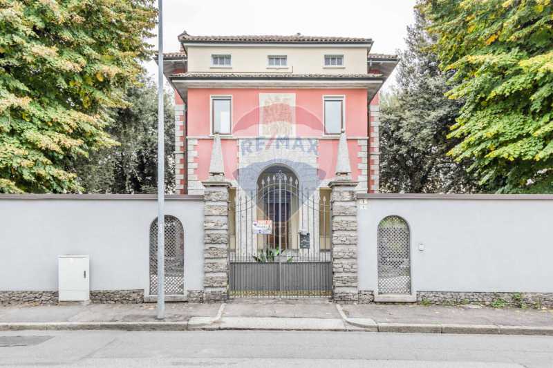 villa in vendita a busto arsizio via quintino sella