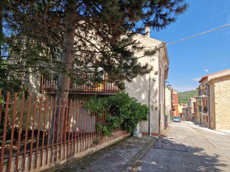 villa bifamiliare in vendita a cansano via roma 4