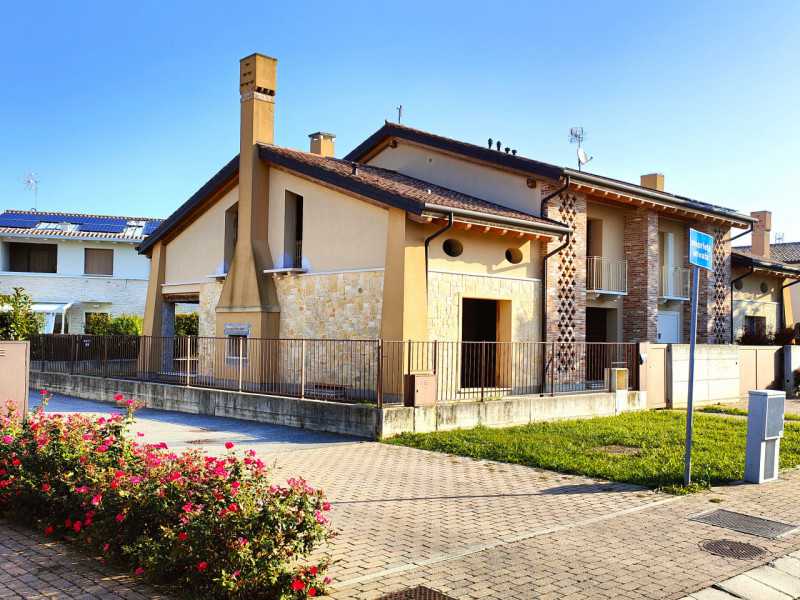 villa bifamiliare in vendita a montegrotto terme montegrotto terme centro