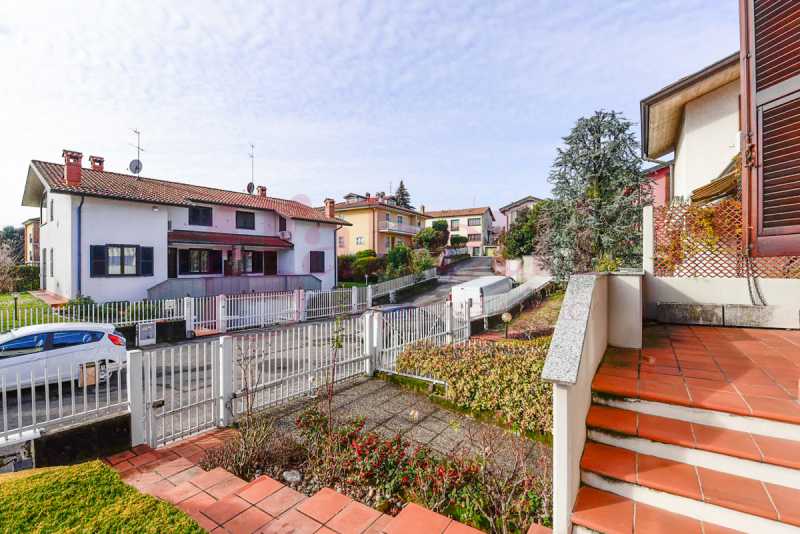 villa bifamiliare in vendita ad inverigo via san biagio 1