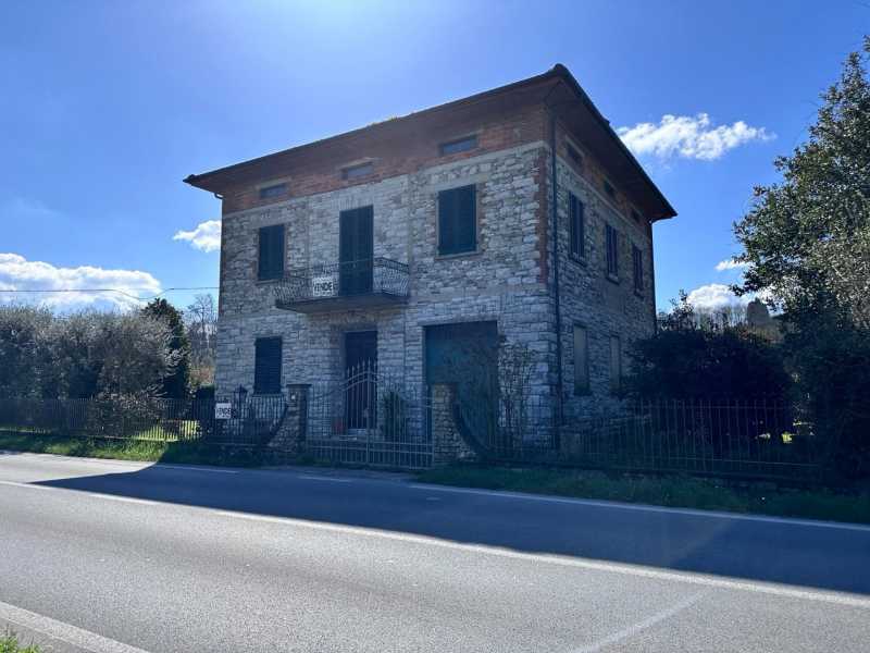 villa singola in vendita a lucca cappella