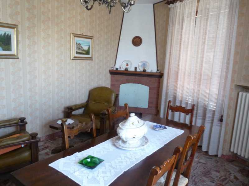 casa indipendente in vendita a castiglione del lago via roma
