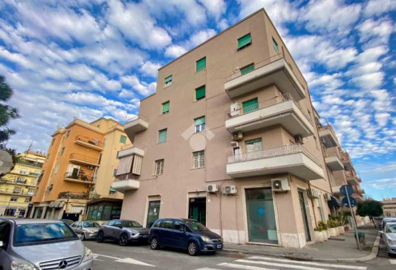 appartamento in vendita a roma viale del lido 60