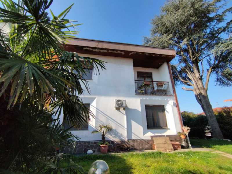 villa in vendita a parabiago via giacomo zanella 81