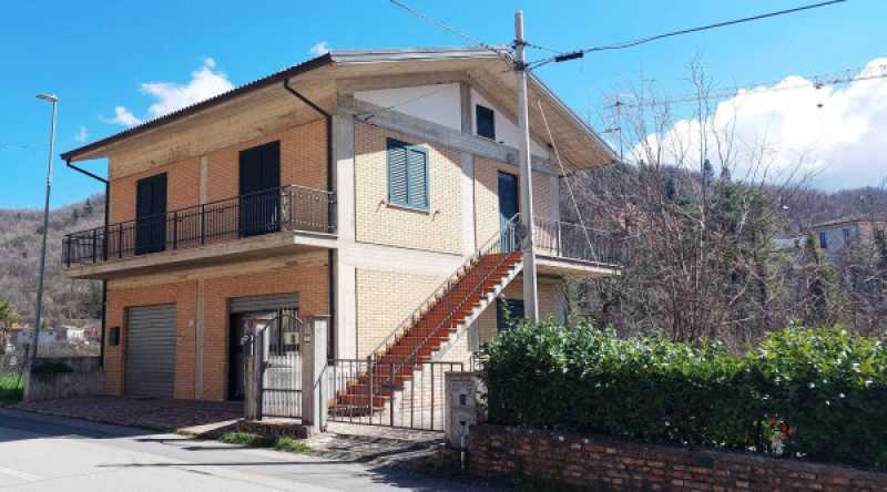 villa in vendita ad isola del gran sasso d`italia borgo san leonardo 59