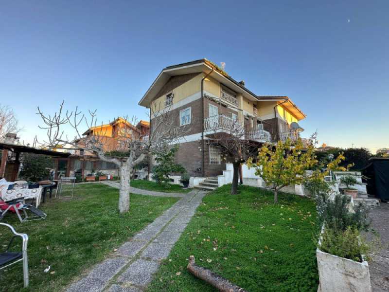 villa in vendita a roma via tespi 119