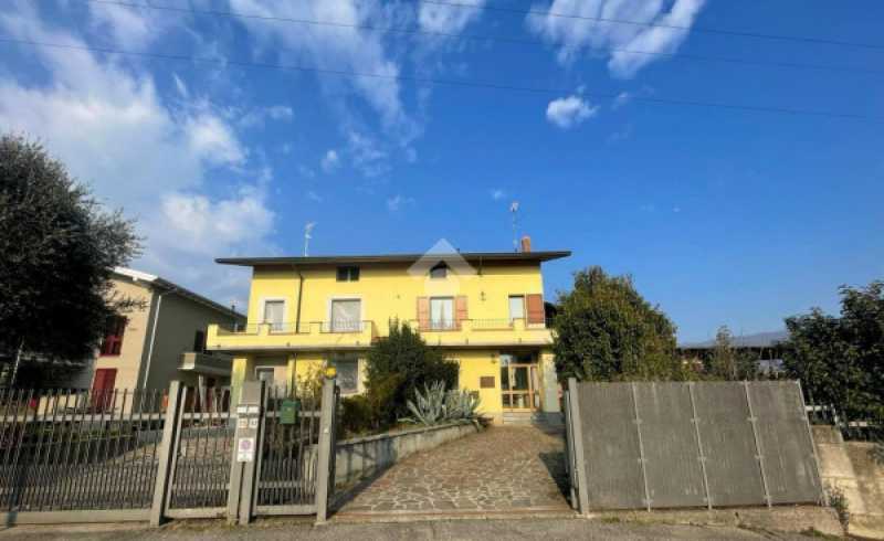 villa in vendita a capriolo via brede alte 57