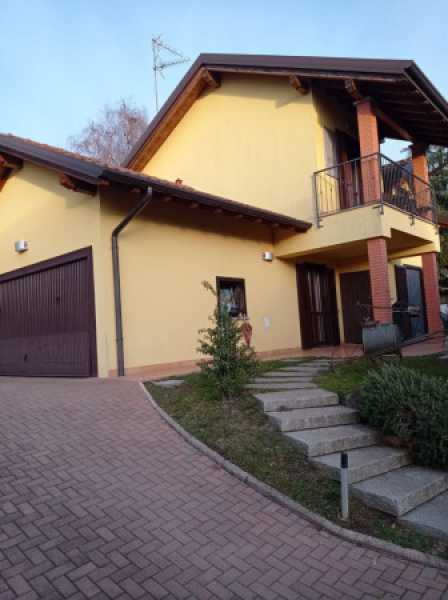 villa in vendita ad agrate conturbia via roma