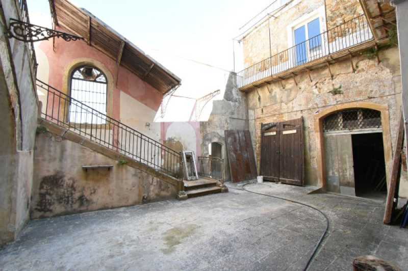 palazzo stabile in vendita a piazza armerina via giuseppe garibaldi 80