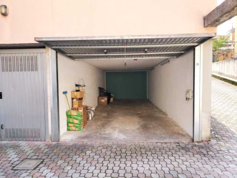 box garage in vendita a cinisello balsamo via filippo corridoni 45