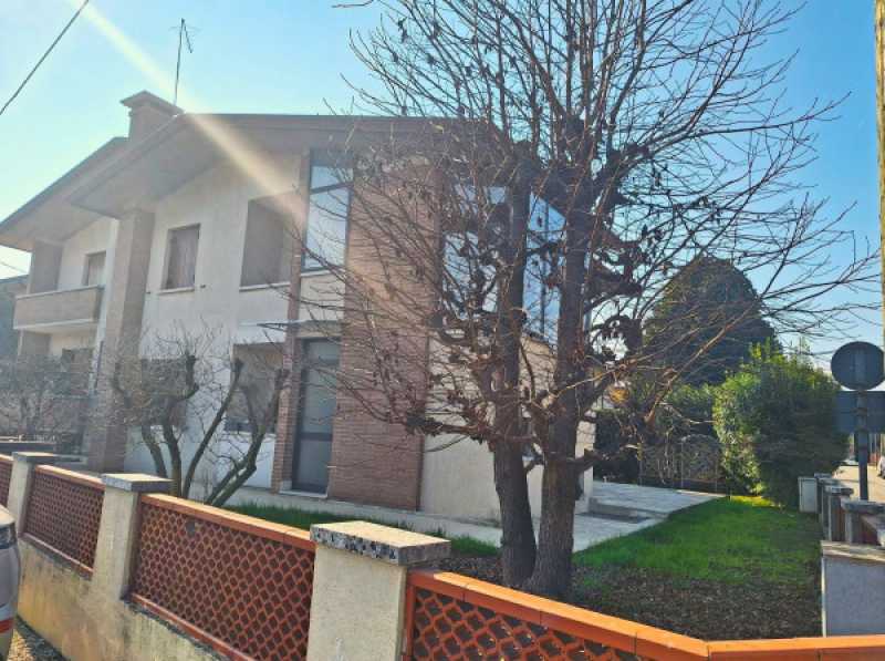 villa in vendita a cittadella via giosuã¨ carducci 22