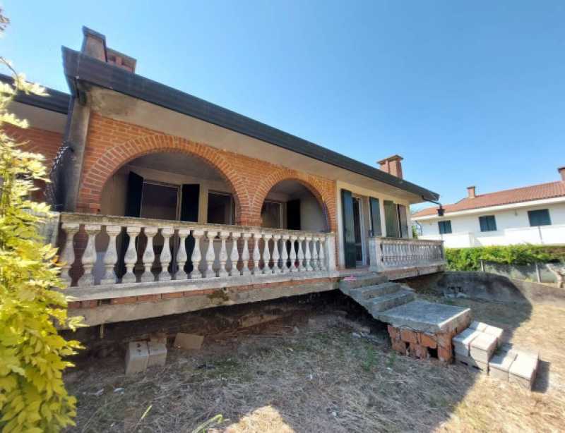 villa in vendita a terrassa padovana via don luigi maran 12