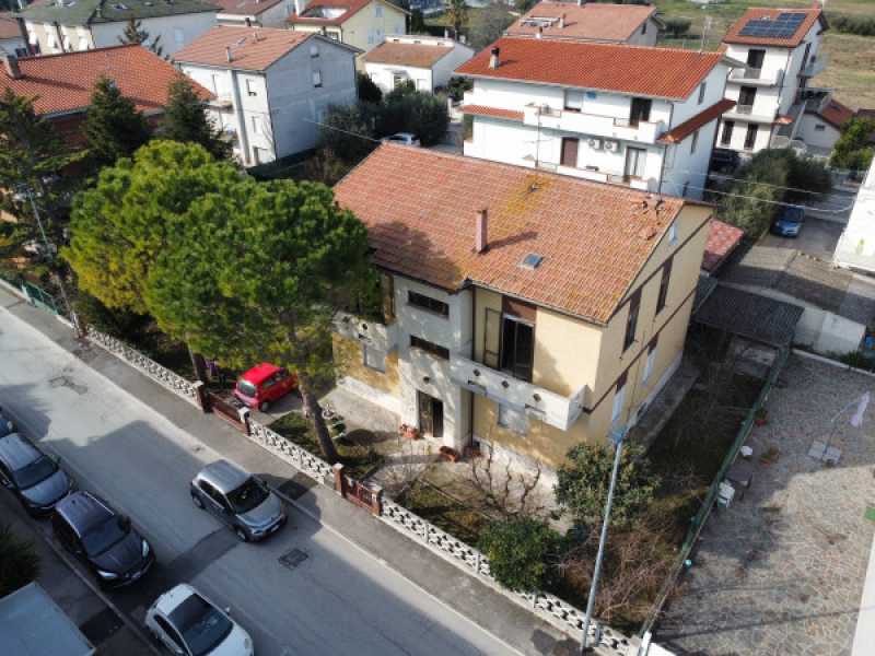 villa in vendita a civitanova marche via nino bixio 123