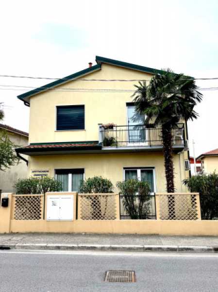 casa indipendente in vendita a fiumicello villa vicentina via trieste 89