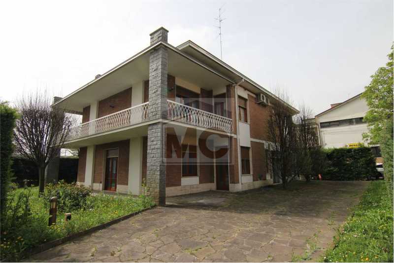 villa bifamiliare in vendita a carpi via lama di quartirolo 53