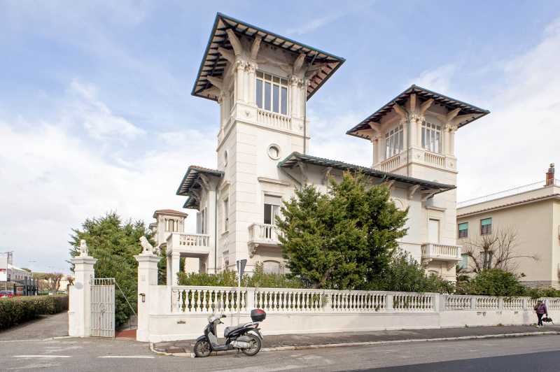 villa singola in vendita a livorno viale italia