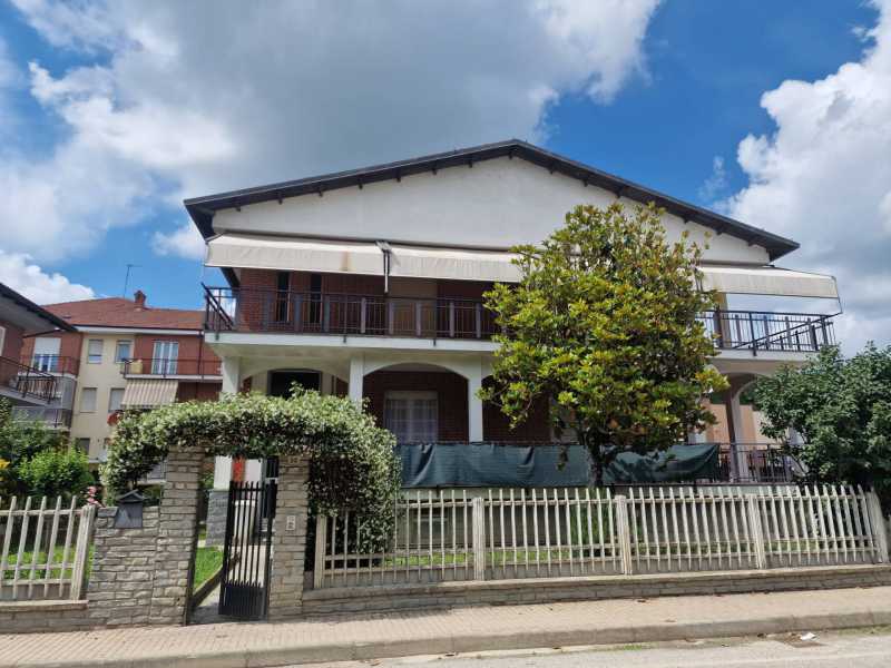 villa bifamiliare in vendita a santa vittoria d`alba piazza bertero foto3-153690845