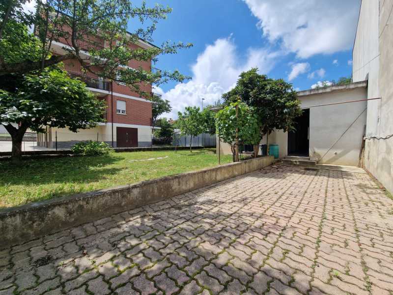 villa bifamiliare in vendita a santa vittoria d`alba piazza bertero foto4-153690845