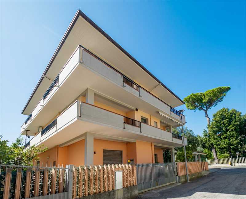 villa bifamiliare in vendita a silvi via roma 355