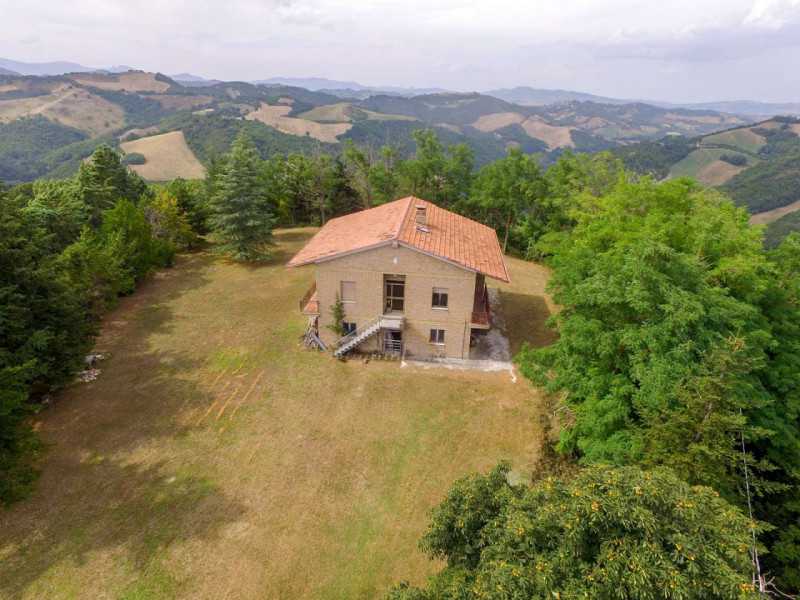 rustico casale corte in vendita ad urbino località monte olivo