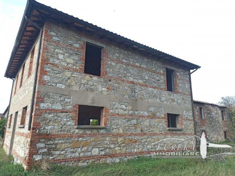 rustico casale corte in vendita a castiglione del lago via roma 152