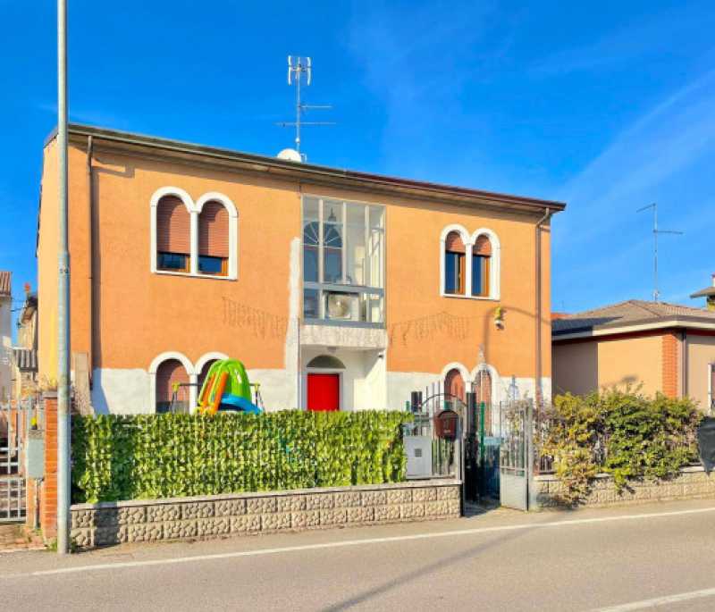 villa in vendita a bovolone via giuseppe garibaldi 52