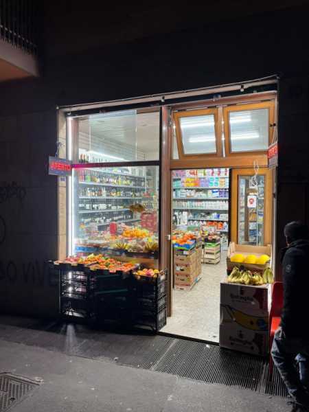 negozio in vendita a roma via cesare pascarella