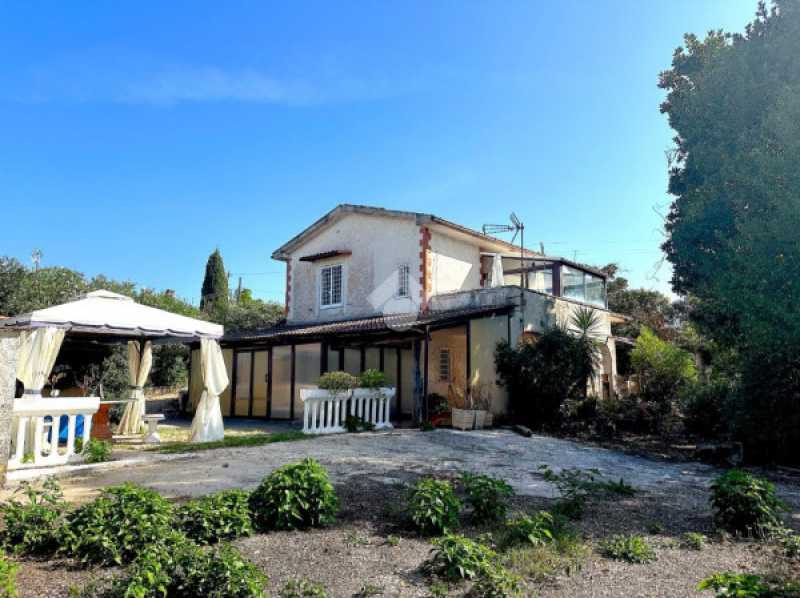 casa indipendente in vendita a genzano di roma via 1 stradone muti 46