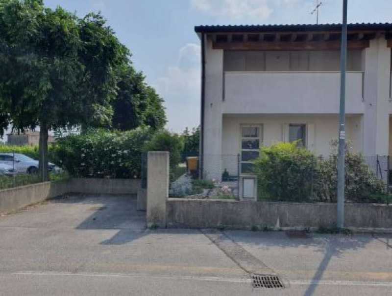 villa bifamiliare in vendita a volpago del montello via ugo gobbato 6