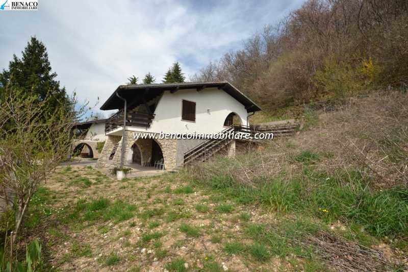 villa singola in vendita a san zeno di montagna prada
