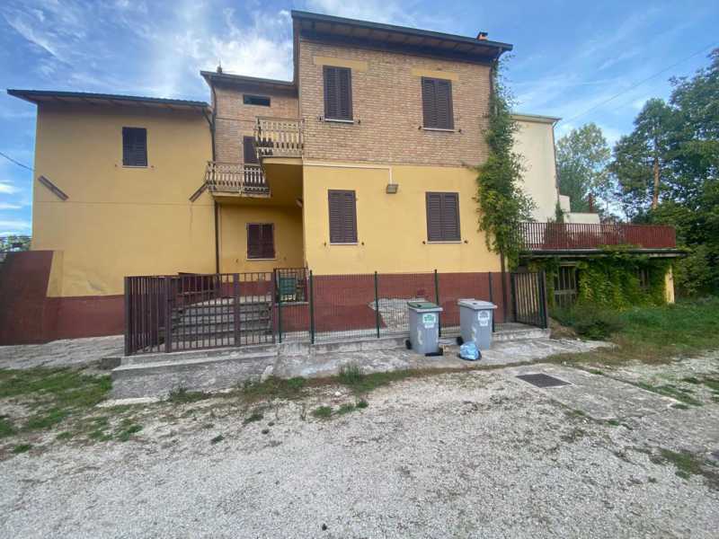 villa trifamiliare in vendita a bastia umbra via bastiola 1