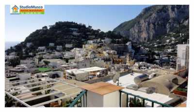 Appartamento in Vendita a Capri via Sopramonte 19