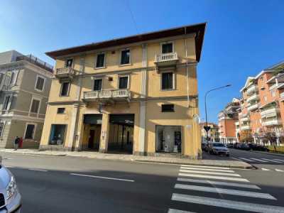 Palazzo Stabile in Vendita a Biella via Torino 44