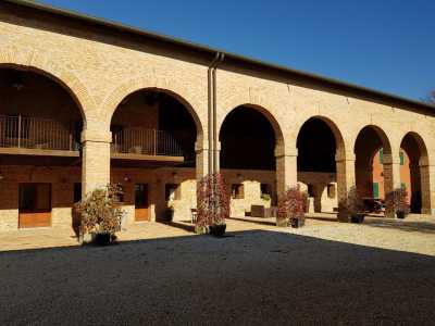 Rustico Casale Corte in Vendita a Vicenza via Nicolosi Bertesina Ospedaletto