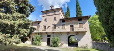 Villa in Vendita a Caprino Veronese Piazza Alberto Stringa