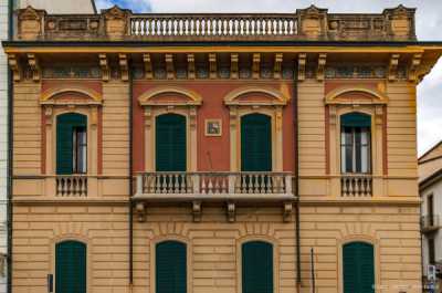 Palazzo Stabile in Vendita a Viareggio