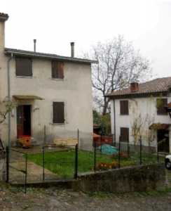 Villa in Vendita a Fabbrica Curone Regione Lunassi