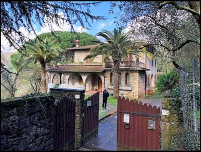 Villa in Vendita a Montecatini Terme via Delle Panteraie 11