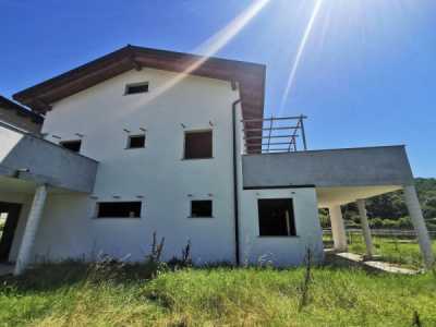 Villa in Vendita a Pavone Canavese via Trento