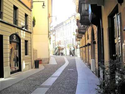 Appartamento in Affitto a Milano via Madonnina